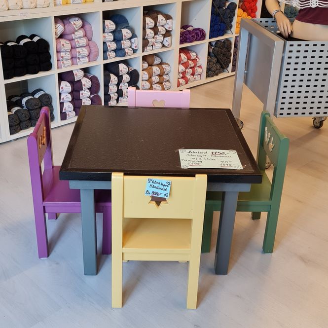 Hovedbilde Lekebord med 4 stoler