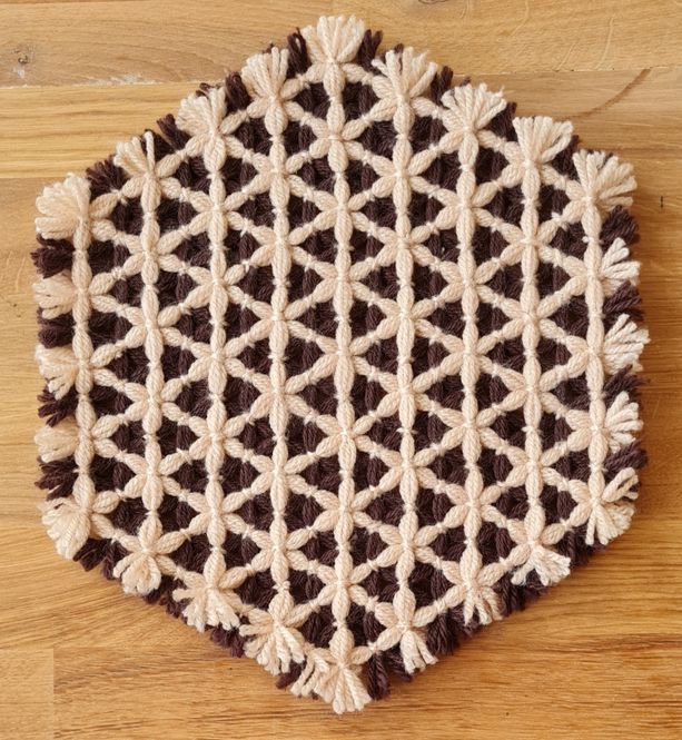 Hovedbilde Håndlaget duk str. ca 22 x 22 cm 