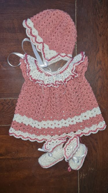 Hovedbilde Kjole / Lue / Sokker str 0-3 mndr